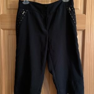 IZOD Black Capris